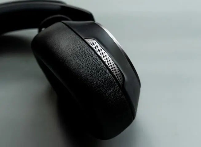 Poly Voyager Surround 80UC头戴式蓝牙耳机 Poly Voyager Surround 80UC头戴式蓝牙耳机